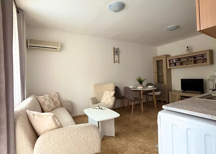 Apartment For Guests In Complex Siana